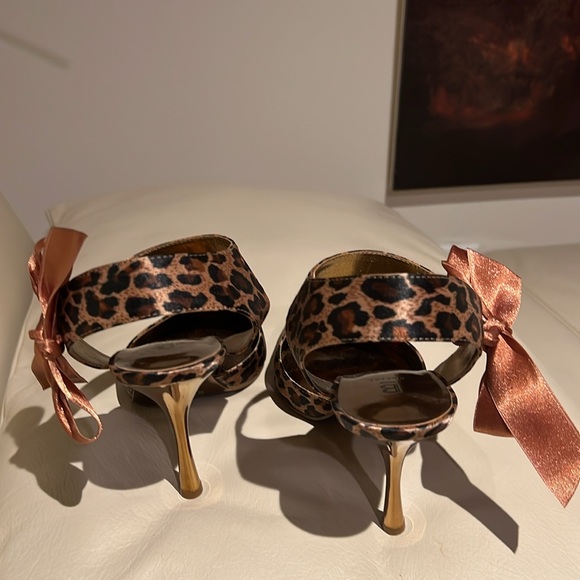 Baker Vintage leopard bow tie heels.Never worn. - Picture 6 of 9
